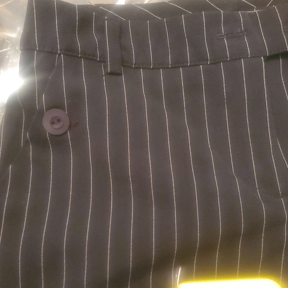 Black pinstriped shorts - Picture 5 of 5